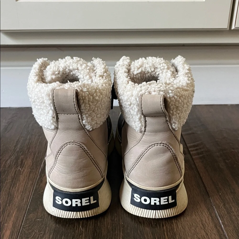 Like New! SOREL OUT N ABOUT™ IV Chillz Women's Waterproof Boots